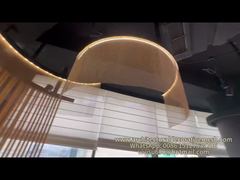 Sehen Sie sich die Demo für architektonische Metallgittervorhänge für den Restauranteingang an