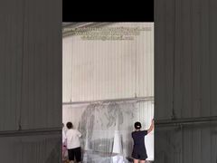 Uhr: Aluminiumketten in horizontalen oder vertikalen Paneelen, 10 mm x 22 mm Hakengröße, robuste Vitrine