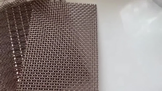Echtes Filmmaterial einer antiken Kupfer-Metallgitterplatte