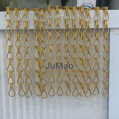 Deckenmontierte dekorative Metallvorhänge passen perfekt in Konferenzräume, Lobbys und Einzelhandelsumgebungen