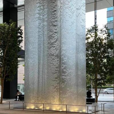 Dynamische kaskadierende Wasserwandskulptur, Wasservorhang aus Edelstahl, Wasserlandschaftskunstwerk